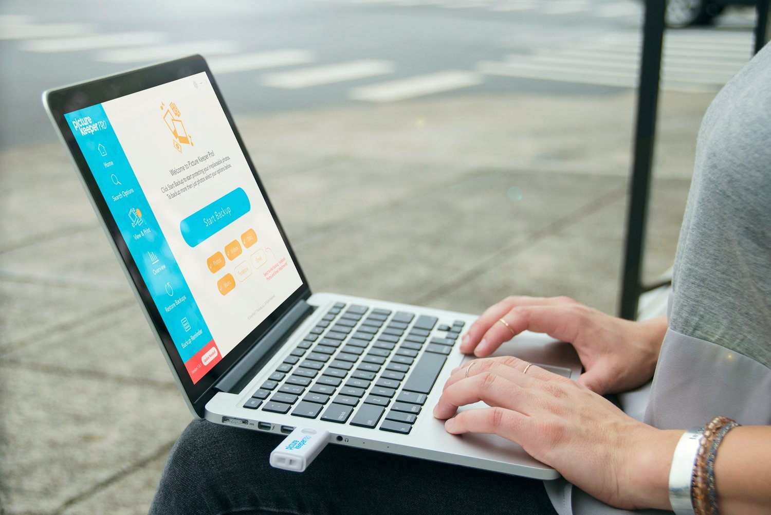 Smart USB Flash Drive 64GB - Picture Keeper PRO External Photo Video and File Backup Device for PC and MAC Laptops and Computers 2 Smart USB Flash Drive 64GB - Picture Keeper PRO External Photo Video and File Backup Device for PC and MAC Laptops and Computers - Image 2