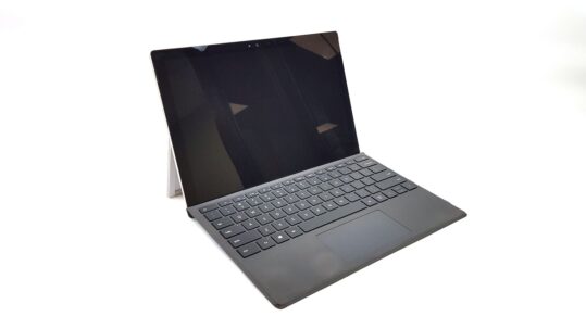 Microsoft Surface Pro 4 1724 12.3" Qhd I7-6650U 16GB 256GB SSD W10 Tablet
