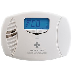 FIRST ALERT(R) 1039746 Dual-Power Carbon Monoxide Plug-in Alarm with Digital Display 1