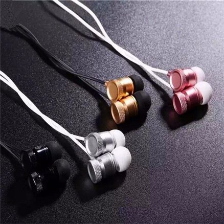 MINGGE-M900 In-Ear Metal Super Bass Compatible Headphone With Microphone 1