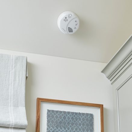 First Alert 1039839 Wireless Interconnected Smoke & Carbon Monoxide Alarm with Voice & Location 6