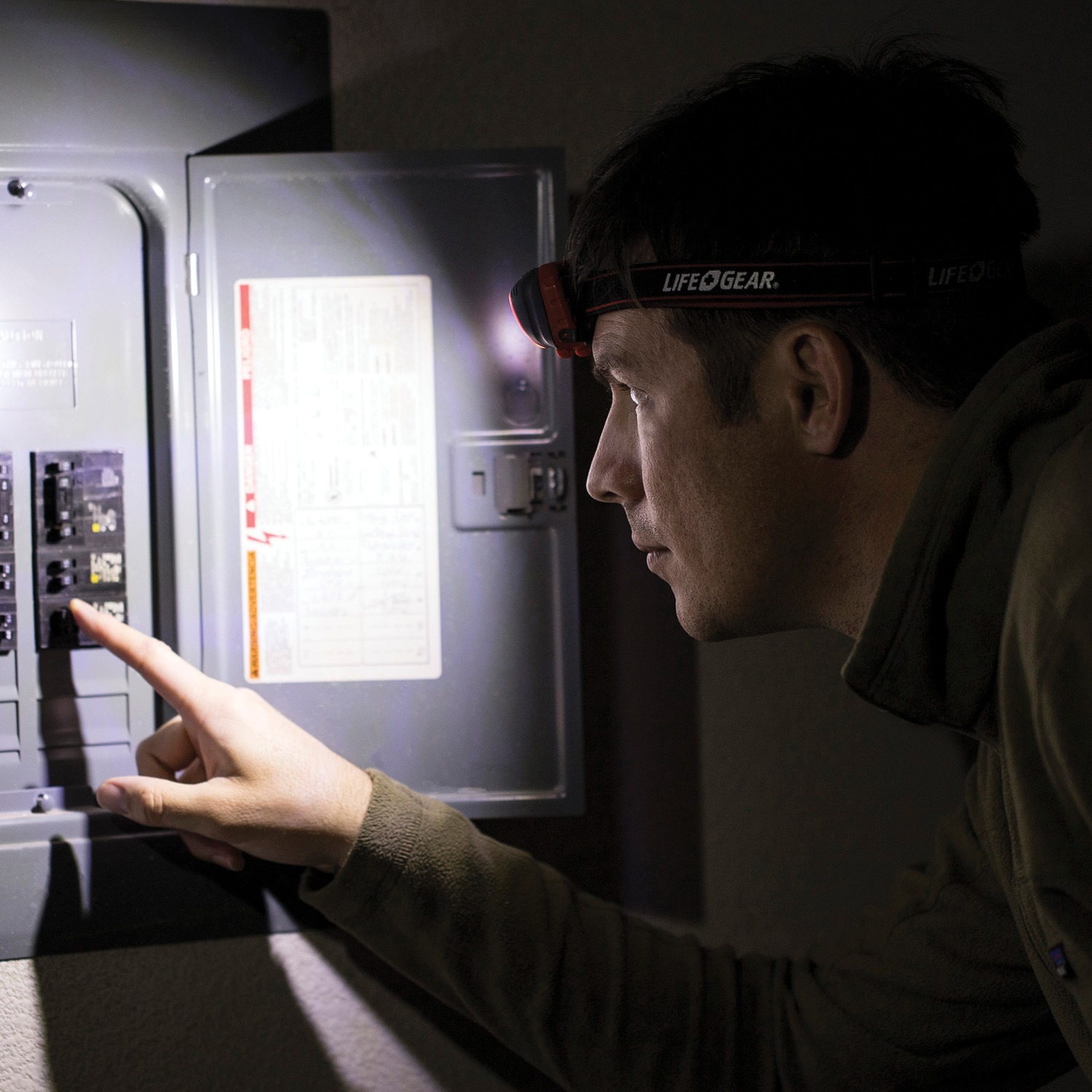 Life+Gear 41-3765 Stormproof 260-Lumen Headlamp 6 Life+Gear 41-3765 Stormproof 260-Lumen Headlamp - Image 6