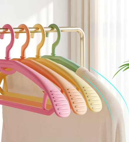 Joybos® Non-Slip Plastic Space Saving Hangers in Rainbow Colors F126 3
